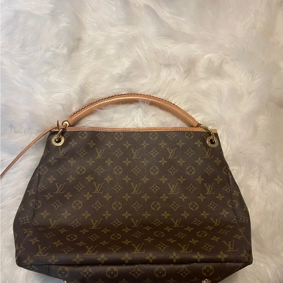 Woman’s Bag - Picture 2 of 15